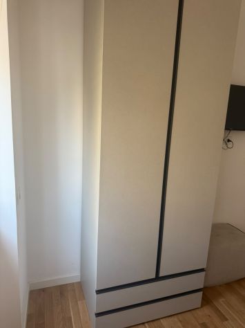 2 armadi moderni con 2 ante con cassetti