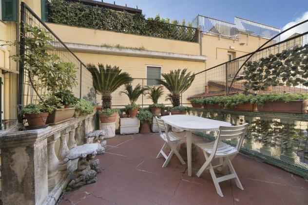 Alassio, grande appartamento con terrazzo nel budello. - Foto 10