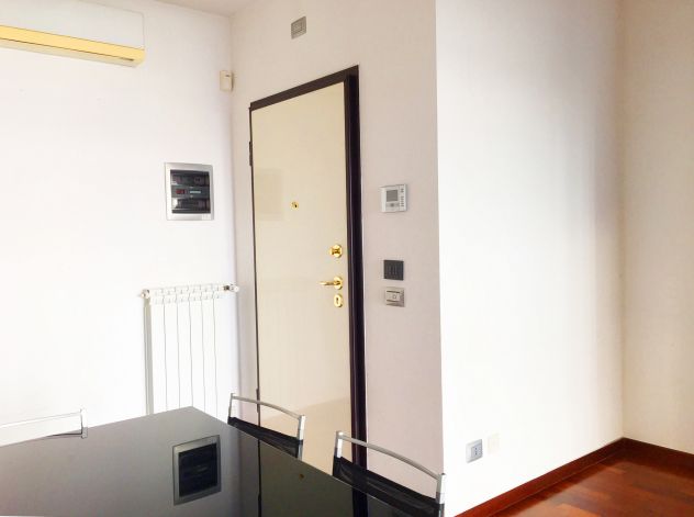 BIVANI ARREDATO + BOX AUTO IN VIA G.CAPRUZZI - Policlinico