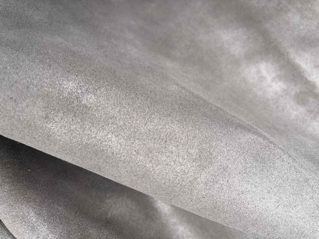 Pelle scamosciata grigio perla resinata reversibile - Foto 5