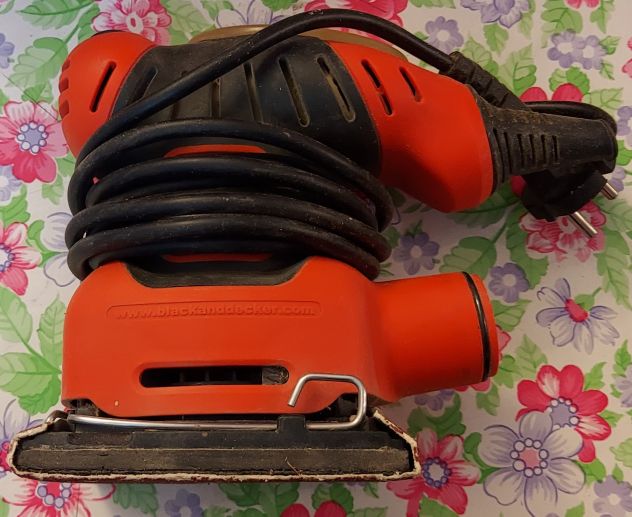 LEVIGATRICE ORBITALE BLACK&DECKER