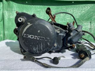 Parte inferiore del motore di una Honda CR500R del 1986