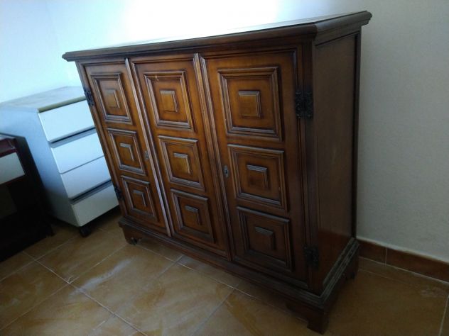 Mobiletto Servante in legno massello lavorato