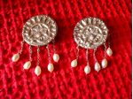 Orecchini in argento 925 sbalzato a mano con 10 perle naturali
