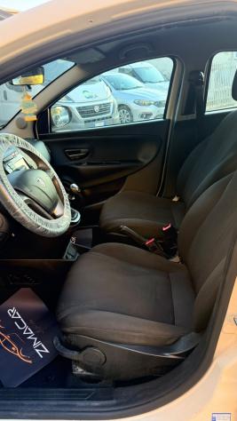 Lancia Ypsilon 1.2 69 CV 5 porte S&S Platinum - Foto 9