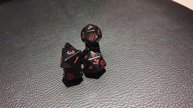 Set di dadi per gioco di ruolo completi vari