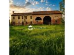 Casale con ampio terreno e grande potenziale edificatori