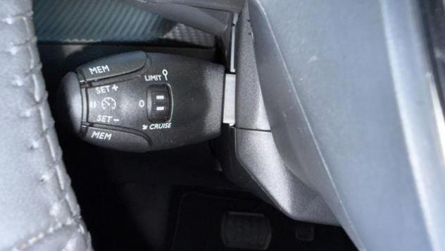 PEUGEOT 2008 1.2 145CV HYBRID e-DCS6 ALLURE*FULL LED*CARPLAY* rif. 24047049 - Foto 8