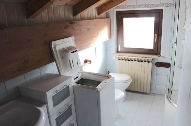 ACILIA BILOCALE ARREDATO CON BALCONE E POSTO AUTO