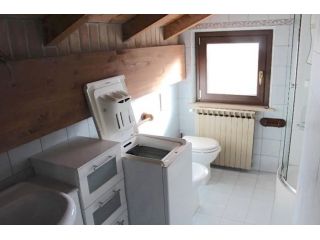 ACILIA BILOCALE ARREDATO CON BALCONE E POSTO AUTO