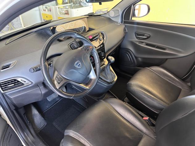 Lancia Ypsilon cambio automatico - Foto 5
