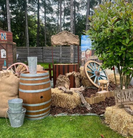 Noleggio scenografia country western balle di paglia