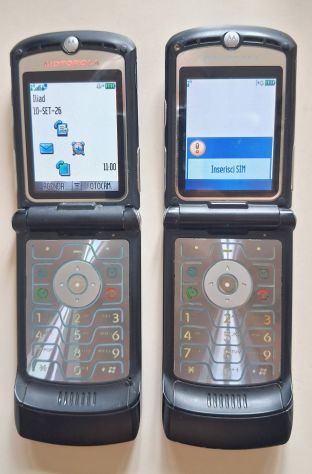 Due Motorola RAZR V3 completi