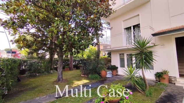 PORZIONE DI VILLA CON GIARDINO A 350 METRI DAL MARE – INDIPENDENZA, SPAZI E POTENZIALE - Foto 12