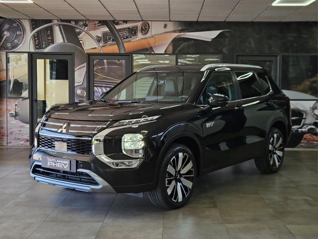 Mitsubishi Outlander DISPONIBILE IN VARIE COLORAZIONI E ALLESTIMENTI - CONCESSIONARIO UFFICIALE