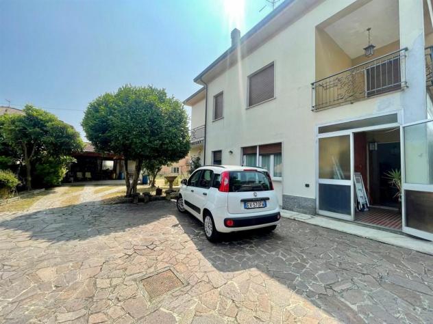 VILLA SINGOLA BIFAMIGLIARE COMPOSTA DA 2 QUADRILOCALI - GIARDINO - Foto 13