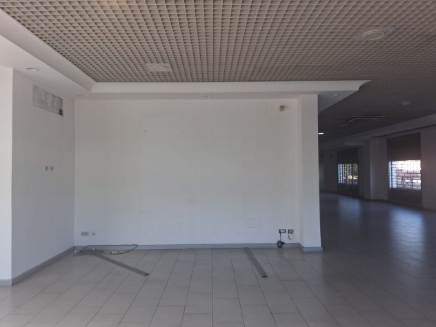 Negozio C1 a Via Casilina zona Giardinetti - Foto 10