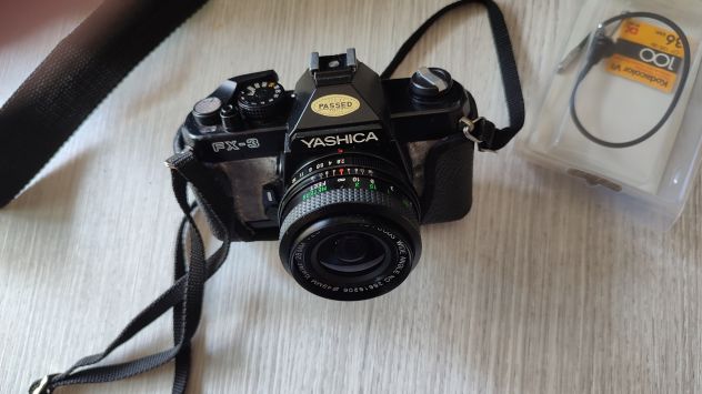 Macchina fotografica YASHICA FX-3 accessoriatissima.