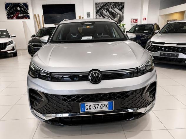 VOLKSWAGEN Tiguan R-Line DSG 2.0 TDI 150 CV Alcantara Aziendale rif. 23983012 - Foto 3