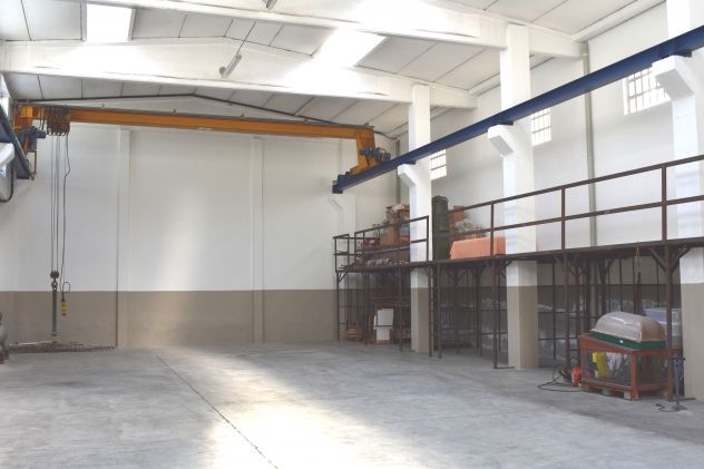 DUE APPARTAMENTI IN PALAZZINA CON CAPANNONE ANNESSO - Foto 6