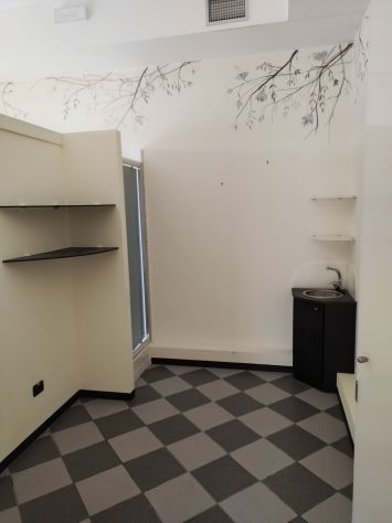 Galzignano Valsanzibio 5 minuti da Arquà Petrarca, in vendita n2 negozi, mq 224 - Foto 3