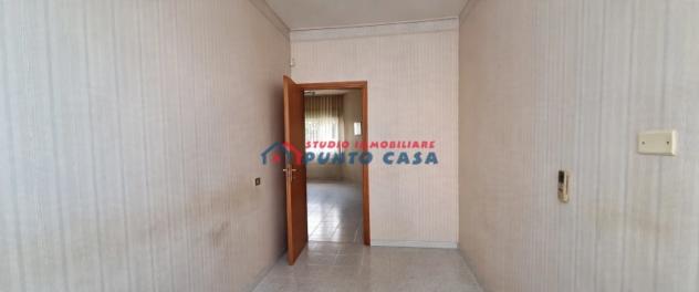 VIA VIRGILIO – Appartamento non arredato al P.T. rialzato, 130 mq ca. – 4 vani + acc. + n. 2 p.auto. Buone condizioni. Euro 500 CL GI - Foto 8