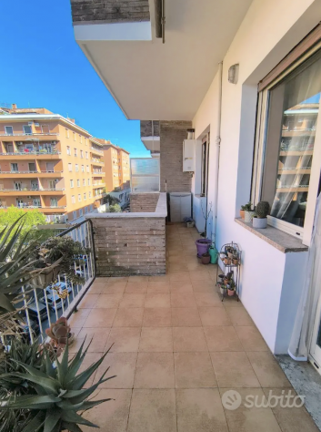 MONTESACRO LIBIA TRILOCALE ARREDATO CON BALCONE E CANTINA. - Foto 5