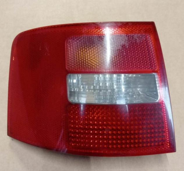 FANALE POSTERIORE SX SENZA PORTALAMPADA MOD. STATION WAGON
FRECCIA CHIARA - EX U47712 999-U1295752 Parti elettriche  Fanaleria  Fanali  Fanale post. s