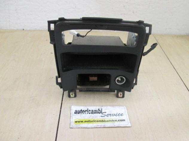 68102AV700 MASCHERINA CENTRALE CRUSCOTTO NISSAN PRIMERA P12E SW 2.2 D 93KW 6M 5P (2002) RICAMBO USATO