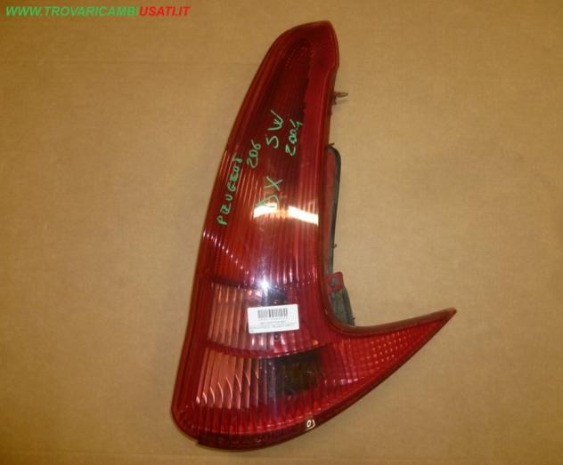 FANALE POST.D. PEUGEOT 206 (T1) SW  Parti elettriche  Fanaleria  Fanali  Fanale post. sx. PEUGEOT - 206 SW - 01-07-2002 - 01-10-2008
