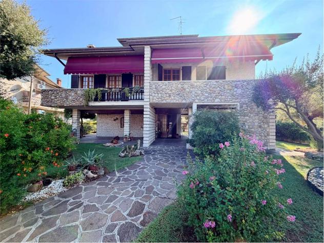 V005519 - VILLA SINGOLA CON AMPIO GIARDINO PRIVATO - Foto 11