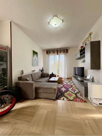 V005490 - AMPIO TRILOCALE CON TERRAZZO ANGOLARE E GARAGE - Foto 13