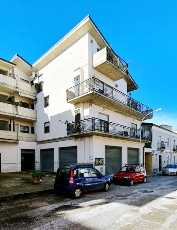 IMPORTANTE USO INVESTIMENTO, VENDESI LOCALE VIA G. BRUNO - VENOSA