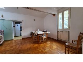 APPARTAMENTO di 6 vani e di 140 mq (BOLOGNA - Bologna) rif. MLG5