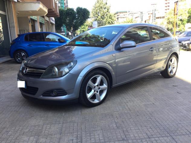 Opel Astra GTC 1.9 16V CDTI 150CV 3 porte Cosmo - Foto 3