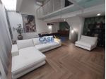 Elegante villa a schiera con ingresso indipendente e giardino privato.