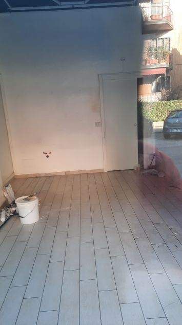 PARRUCCHIERE CHIUSO A CESANO BOSCONE AFFITTASI NEGOZIO DI CIRCA 50 MQ. CON B - Foto 3