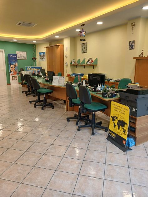 VENDIAMO AGENZIA VIAGGI