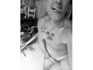 Amore e incontri Bari - Cerco solo per stasera donna per compagnia per festino a Bari Tel:3454486404