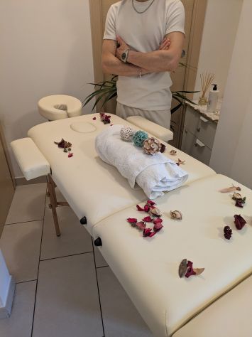 RAGAZZO PROFESIONISTA ESEGUE MASSAGI Tel:3394507155