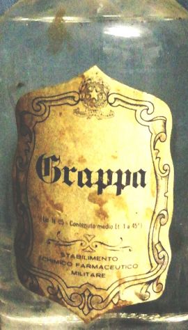 Bottiglia da un litro di grappa ISTITUTO CHIMICO FARMACEUTICO MILITARE