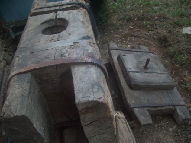 Antico frantoio intagliato in legno risalente a 230 anni fa - Foto 6