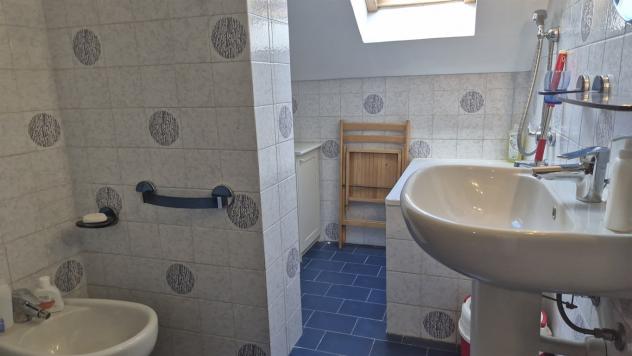 SPLENDIDO TRILOCALE CON DUE BAGNI, CUCININO, AMPIO SOGGIORNO, RIPOSTIGLIO, GARAGE, OTTIMA POSIZIONE. - Foto 16