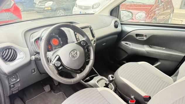 Toyota Aygo 1.0 VVT-i 72 CV 5 porte x-play MMT C.AUTOMATICO LED NAVI KAMERA PDC CERCHI 16 - Foto 8