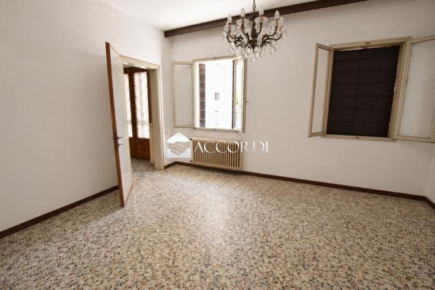 CASA INDIPENDENTE di 7 vani e di 328 mq (MONTEBELLUNA) rif. PE8 - Foto 8