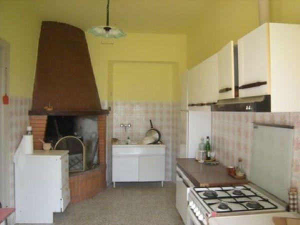 VALNERINA, CASA DI PAESE CON STEMMA MEDIEVALE E ANNESSI VICINO AL PONTE TIBETANO - Foto 4