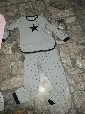 lotto vestiti bambina 8 anni. Composto da 7 pezzi 1 pigiama completo 1 pigiama s - Foto 2