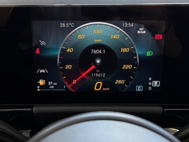 Mercedes GLA 200 d Automatic Business - Foto 10