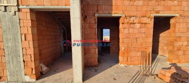 PRESSI VIA MANZONI - Intero stabile allo stato grezzo – 400 mq circa con n. 2 garage e terreno. Euro 285 mila - Foto 3