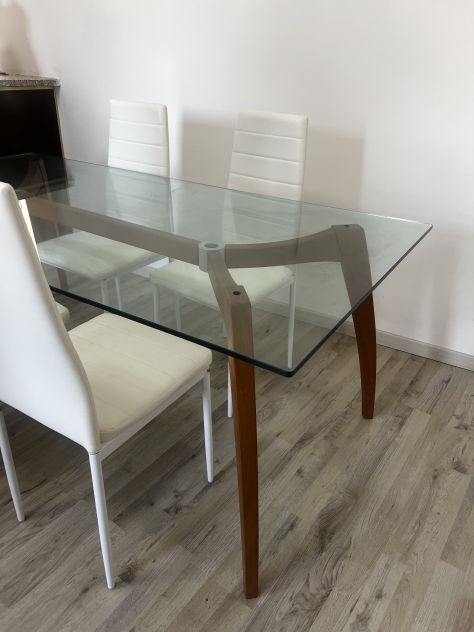 Set Tavolo da Pranzo in Vetro e Legno + 4 Sedie Moderne Bianche Imbottite - Foto 2